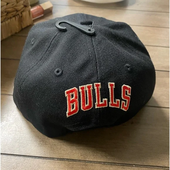 New Chicago Bulls Embroidered Patch SnapBack Hat New with Tags - Picture 6 of 11